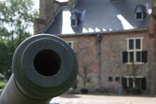 Kanone vor Burg Radboud