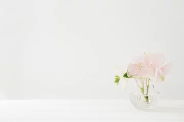 Papier Peint photo Hortensia bouquet of pink hydrangeas flowers in vase on white table. Empty space for text