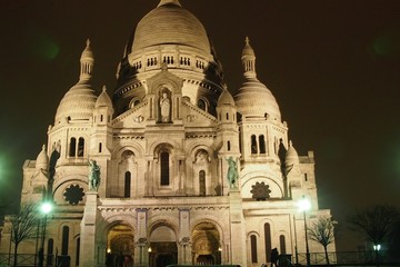 Fototapeta na wymiar Sacre Coeur Montmartre Paris bei Nacht
