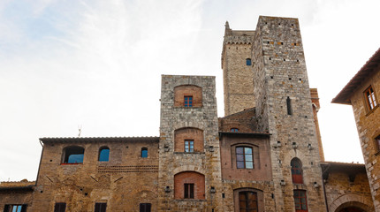 Fototapeta na wymiar Architecture of San Gimignano, small medieval village of Tuscany in the province of Siena.