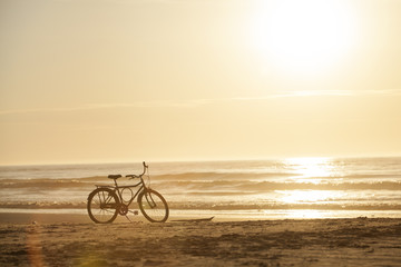 Fototapeta premium Bicycle on the beach sunset