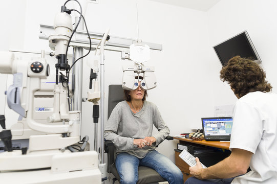 OPHTHALMOLOGY, WOMAN - Powered by Adobe