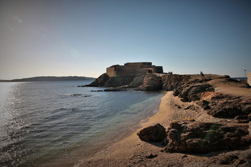 Fototapeta na wymiar Presqu'îles de Giens, fortin de la tour fendue
