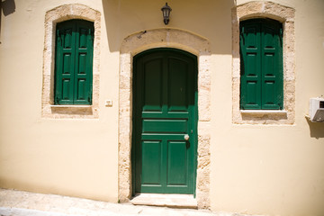 Fototapeta na wymiar Green door in an old building