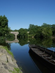 Rivière et barque