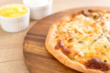 creamy mushroom pizza