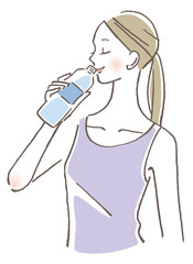 水を飲む女性