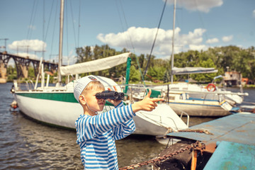 Children's game, look for adventure  .