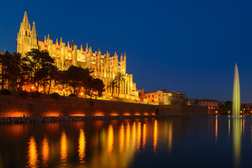 Fototapeta na wymiar Illuminated Cathedral of Palma de Mallorca seen from Parc de la Mar, Spain