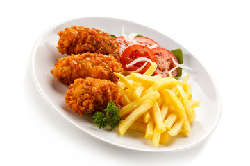 Fried chicken nuggets and vegetables 