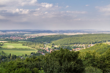 Fototapeta na wymiar Blick über Stecklenberg in das Harzvorland
