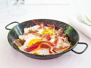 huevos con jamon