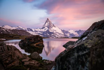 Photo sur Plexiglas Cervin Colorful summer panorama of the Matterhorn pyramid and Stellisee lake. Few minutes before sunrise. Great june outdoor scene in Swiss Alps, Zermatt, Switzerland, Europe 2017