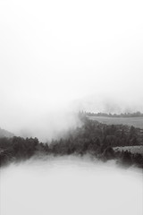 Brouillard sur la montagne