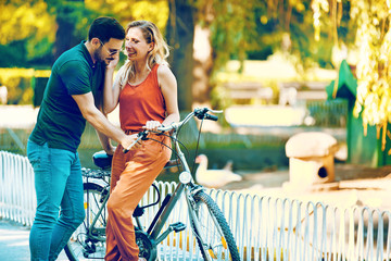 Obraz na płótnie Canvas Happy Couple Riding a Bike