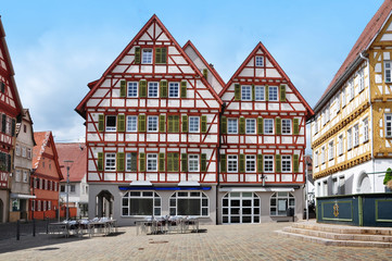 Old half-timbered houses on the square in Leonberg, Baden-Wurttemberg, Germany. - obrazy, fototapety, plakaty