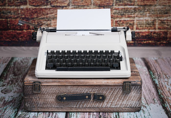 Alte Reiseschreibmaschine