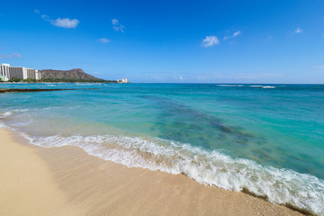 ハワイ、ワイキキビーチの波