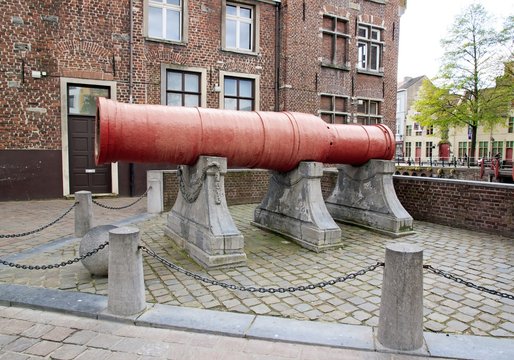 Canon Dulle Griet (Margot la folle). Gand (Belgique). Canon m&eacute;di&eacute;val gantois