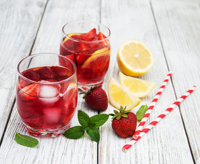 Glasses of lemonade with strawberries
