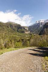 Fototapeta na wymiar Landscape between broto and torla in the Pyrenees of Huesca