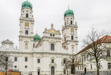 Fototapeta na wymiar St. Stephens Basilica in Passau, Germany