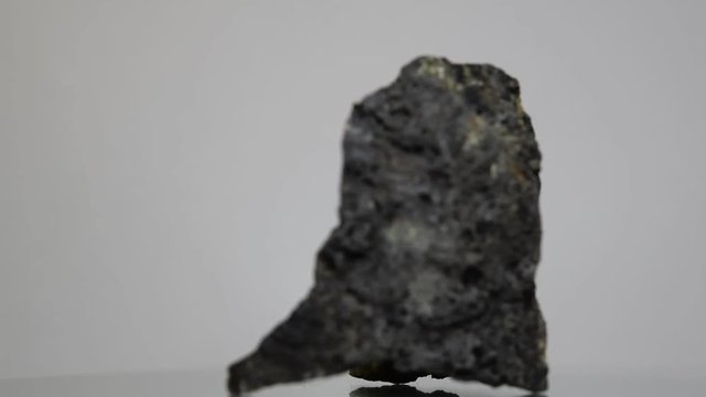 Stein rotierend
