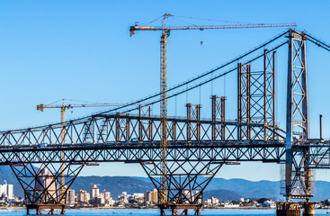 Ponte Herc&iacute;lio Luz em manuten&ccedil;&atilde;o.