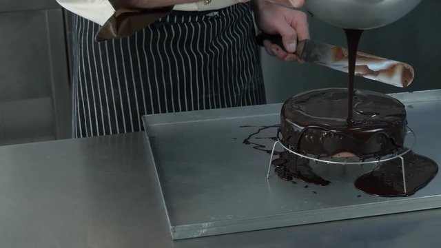 torta con cioccolato fondente