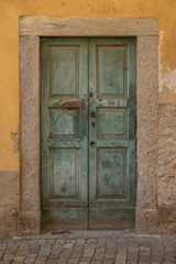 Fototapeta na wymiar Old door in Tirano in Italy
