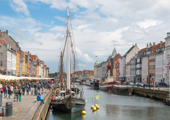 Nyhavn Hafenbecken und Fassaden Kopenhagen