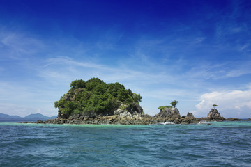 Obraz premium Wonderful Island and Blue Paradise, Khai Island ,Thailand.Tour Business Concept.