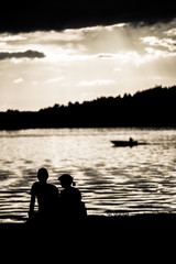 Fototapeta na wymiar Couple at lake