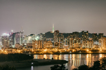 Fototapeta na wymiar The night cityscape of Seoul