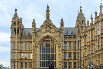 Fototapeta na wymiar The Palace of Westminster facade with King Richard I (Houses of Parliament) statue in front, London