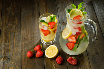 Lemonade with lemon and strawberry, mint and ice