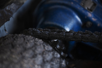 chain with electric motor and roller
