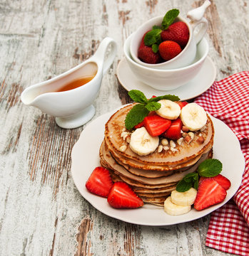 Pancakes with strawberries and bananas