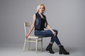 Fototapeta premium beautiful blonde girl posing in studio