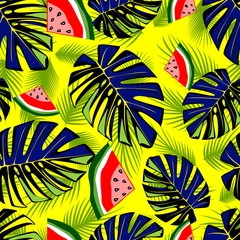 Foto op Plexiglas Geel Naadloos tropisch patroon met groene bladeren en smakelijke watermeloen.