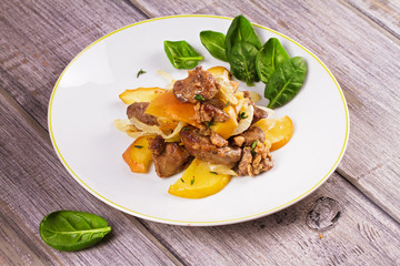 Chicken liver with apple, spinach and onion