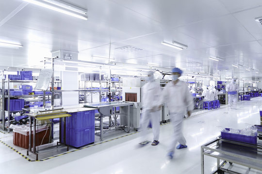 Workers in ecigarette factory