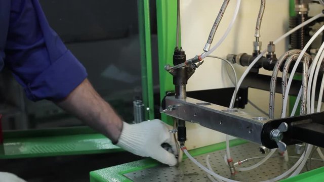 testing injectors of diesel engines on a special stand