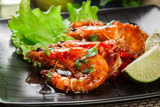 Shrimps roasted with onion, garlic and chili