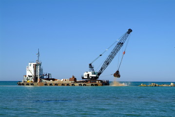 Fototapeta premium Crane in the sea