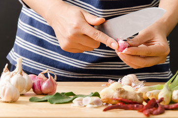 Chef peeling shallot by knife for cooking Thai food © nungning20