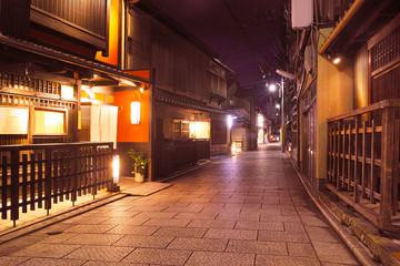 夜の京都祇園街
