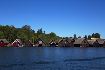 Fototapeta na wymiar Bootshütten bei Röbel