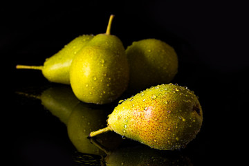 Fototapeta na wymiar Group of pears with falling water drops