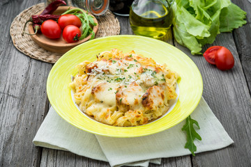 Pasta bake with broccoli and chicken